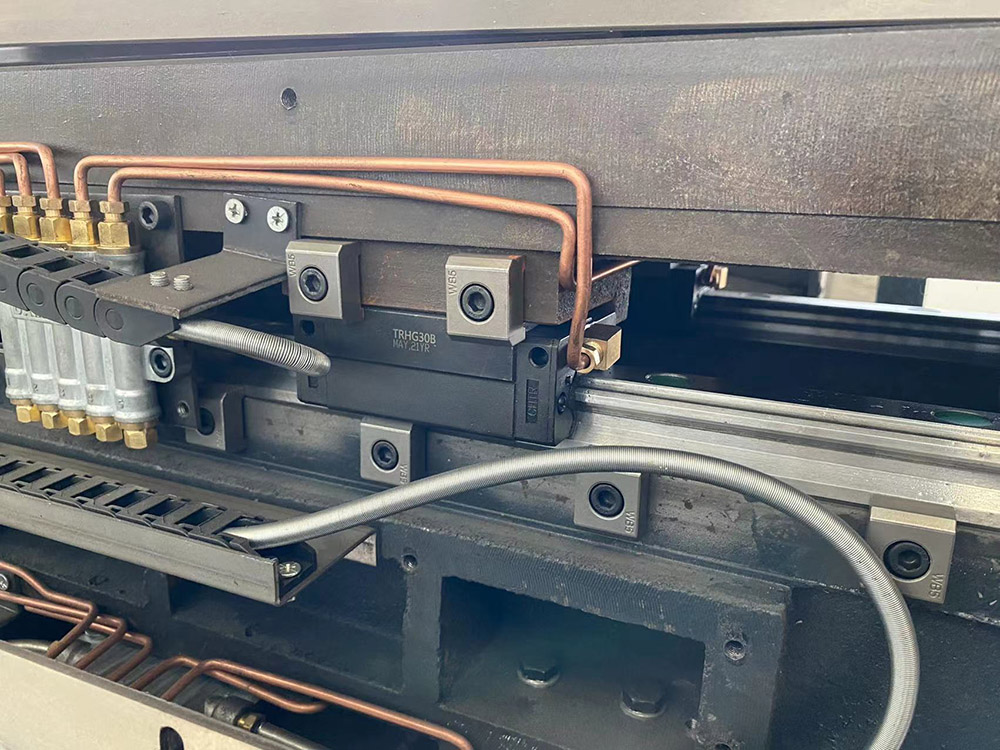 ЛИНЕЙНЫЕ НАПРАВЛЯЮЩИЕ И КАРЕТКИ LSK (ТАЙВАНЬ)